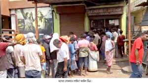 ভোটের লাইনের পরই ‘মদের লাইনে’ ঝড়! ৪০ ডিগ্রির দাবদাহেও উপচে পড়া ভিড়
