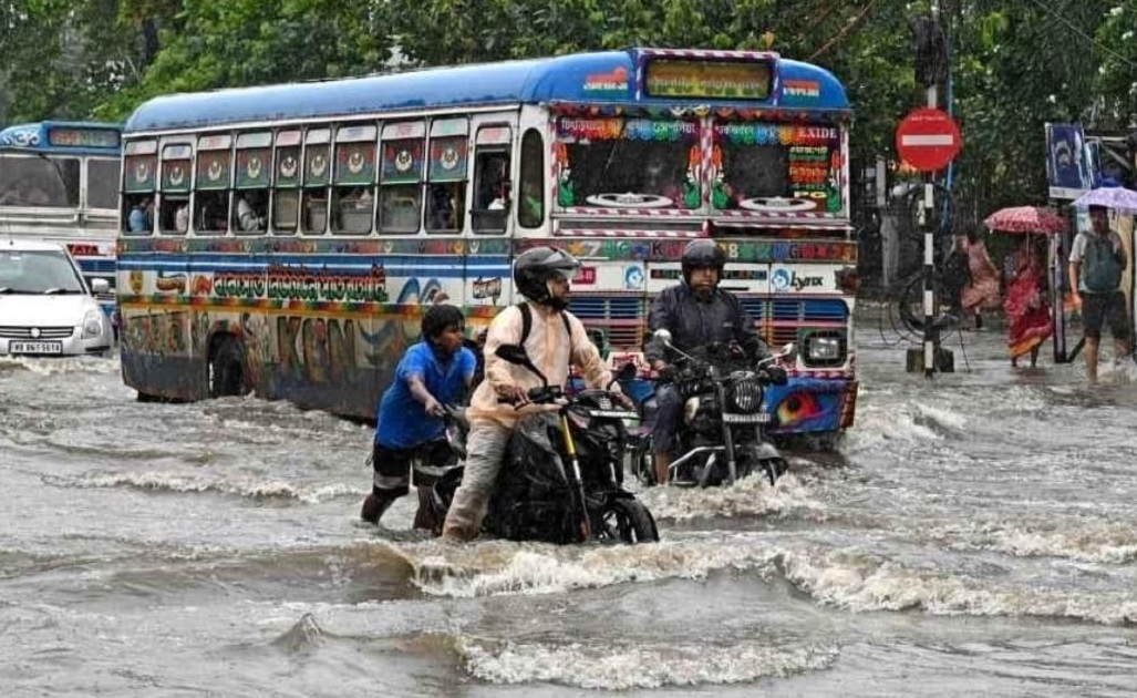 বৃষ্টি মানেই ডুববে কলকাতা?