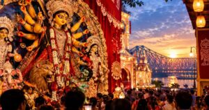দশভুজার বাংলায় রাজনীতির টানাপোড়েন ও দুর্গাপুজোর শাশ্বত রূপ